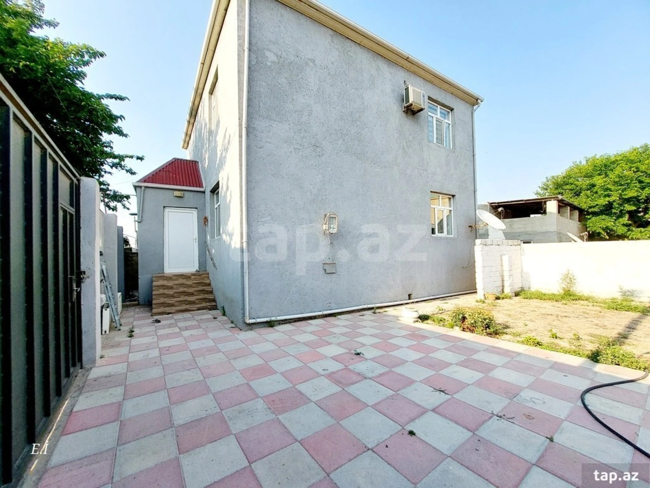 Satılır 4 otaqlı həyət evi