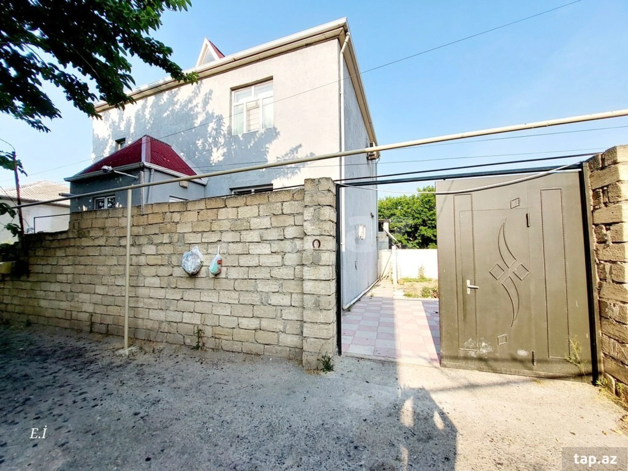 Satılır 4 otaqlı həyət evi