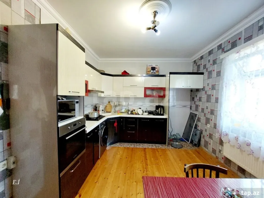 Satılır 4 otaqlı həyət evi