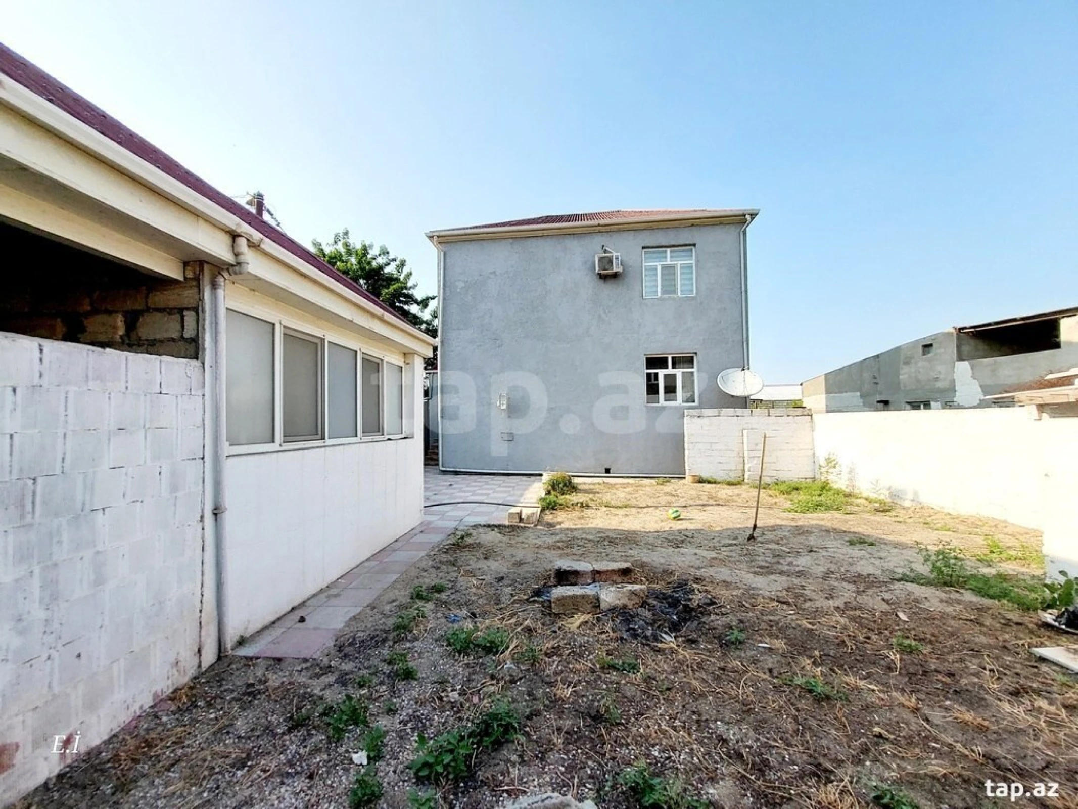 Satılır 4 otaqlı həyət evi