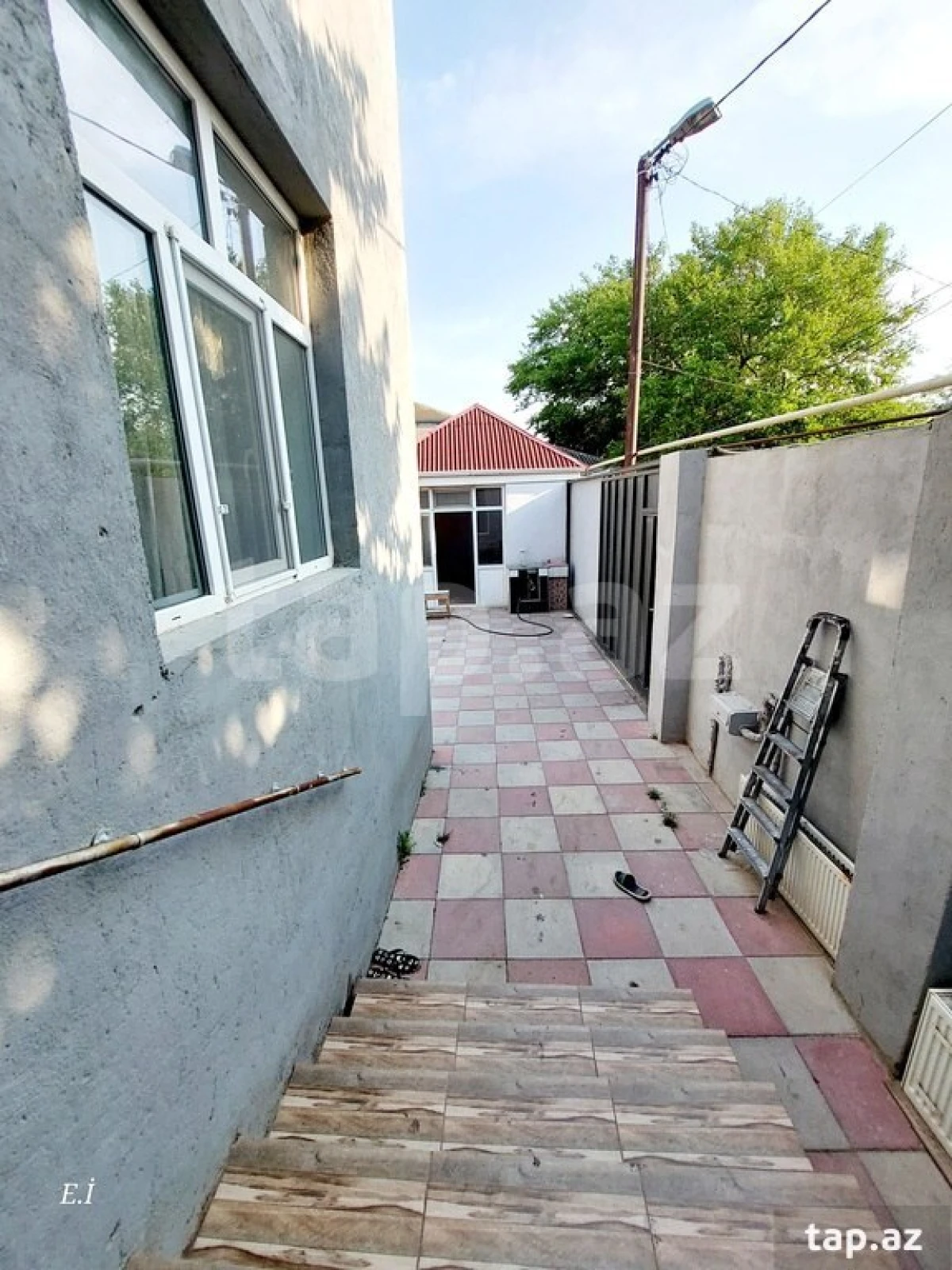 Satılır 4 otaqlı həyət evi