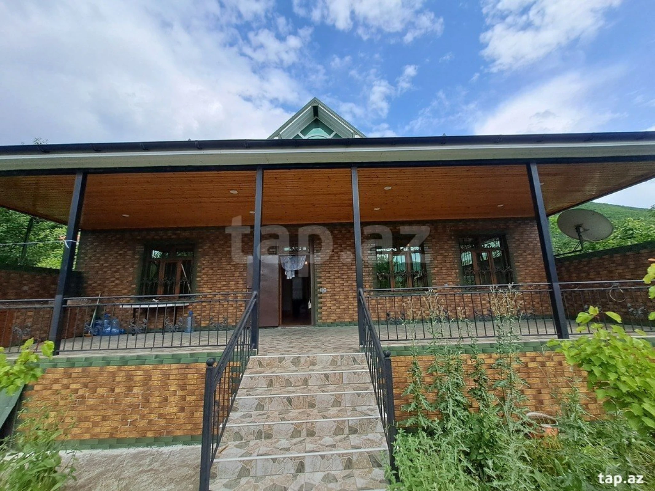 Satılır 6 otaqlı həyət evi