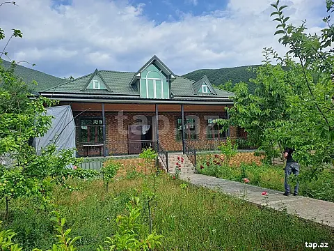 Satılır 6 otaqlı həyət evi