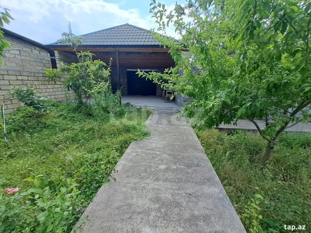 Satılır 6 otaqlı həyət evi