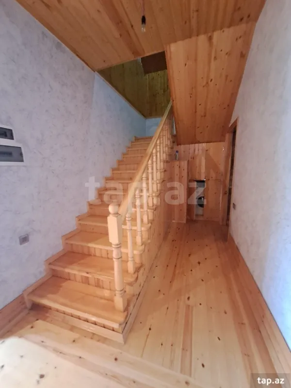 Satılır 6 otaqlı həyət evi