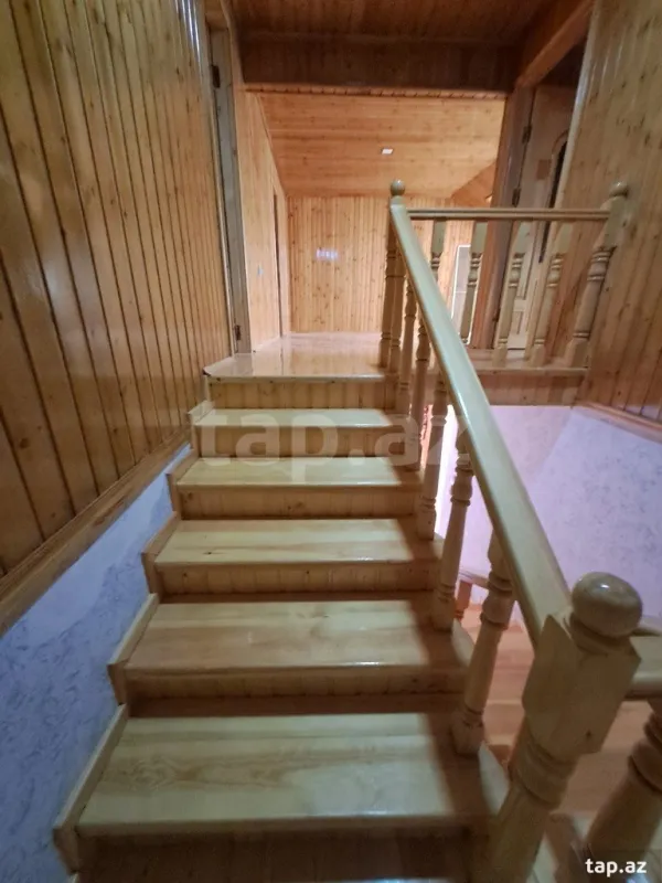 Satılır 6 otaqlı həyət evi