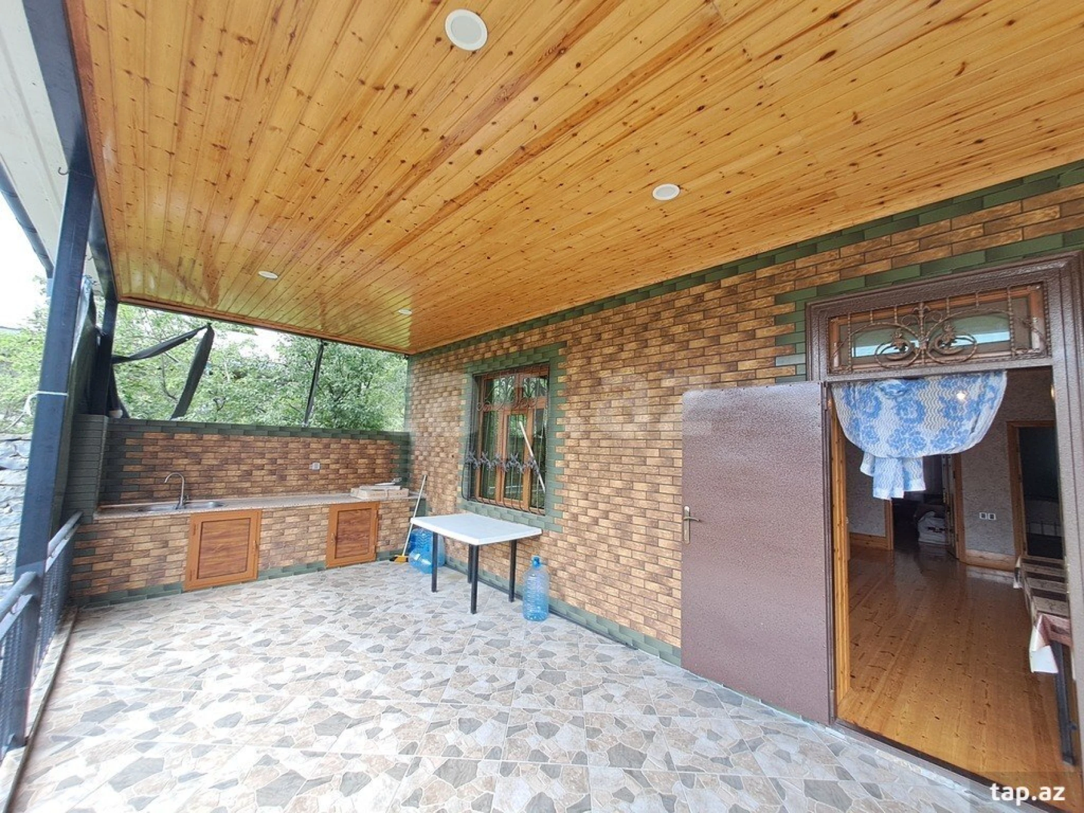 Satılır 6 otaqlı həyət evi