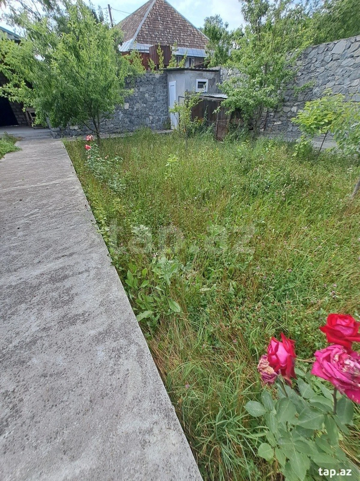 Satılır 6 otaqlı həyət evi