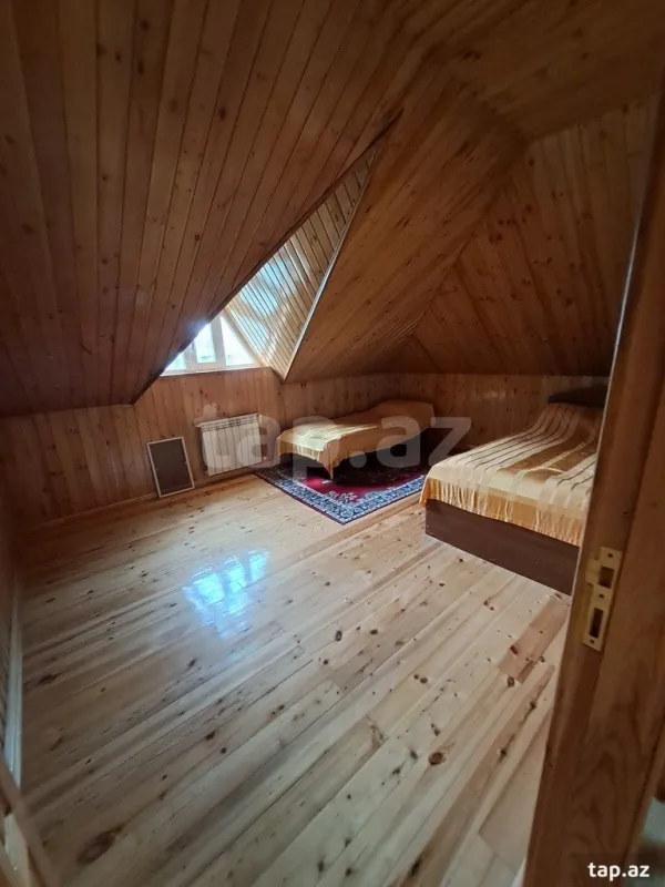 Satılır 6 otaqlı həyət evi