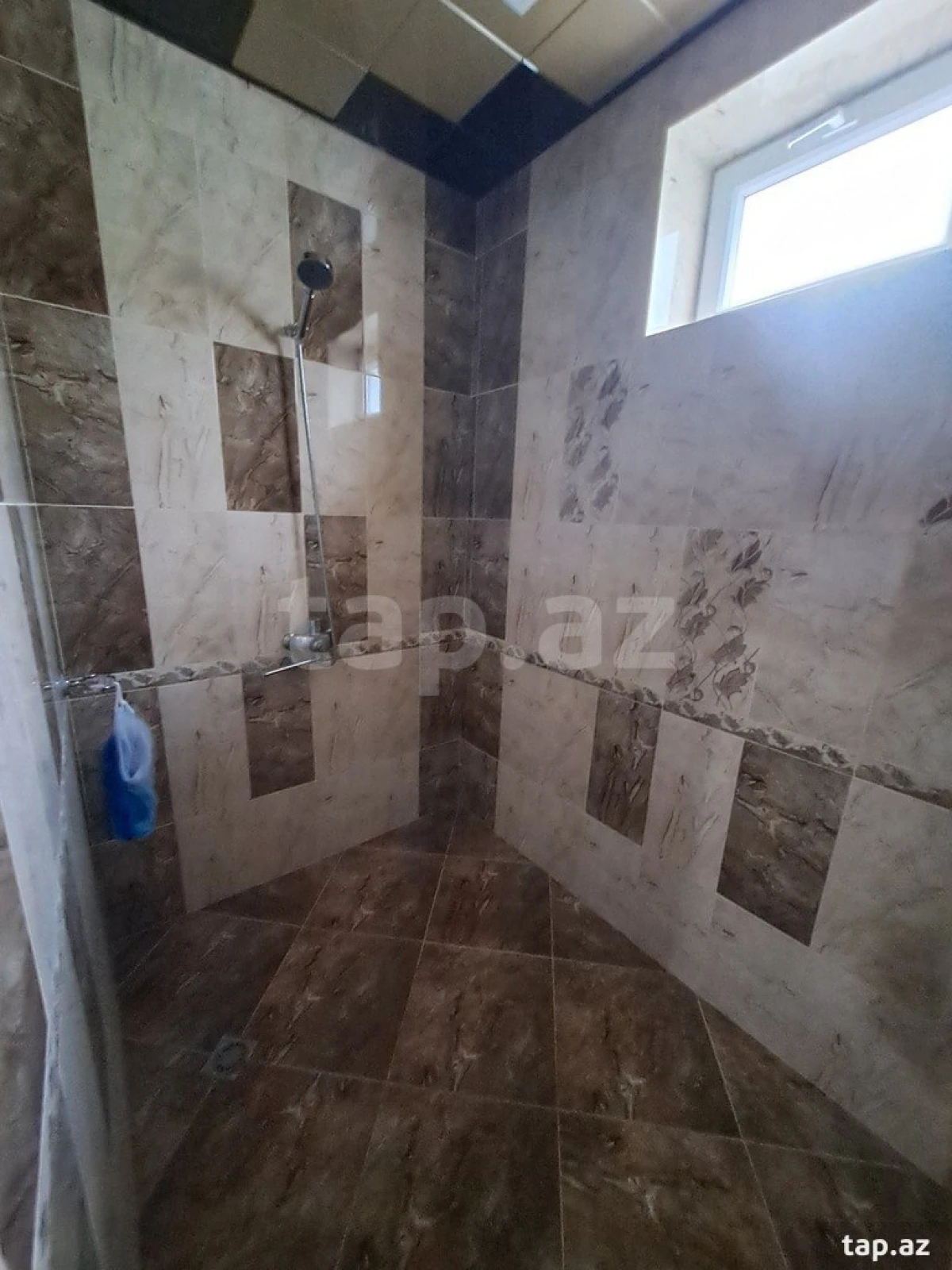 Satılır 6 otaqlı həyət evi