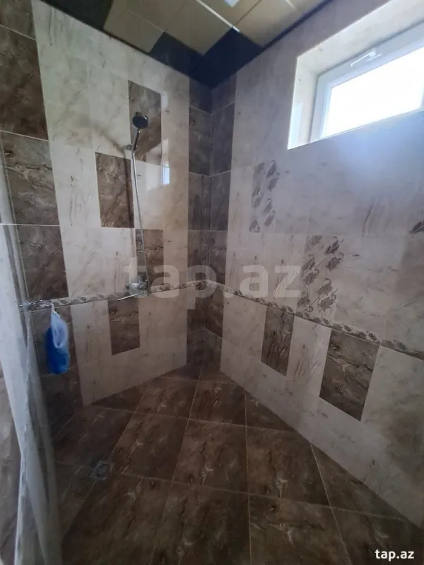 Satılır 6 otaqlı həyət evi