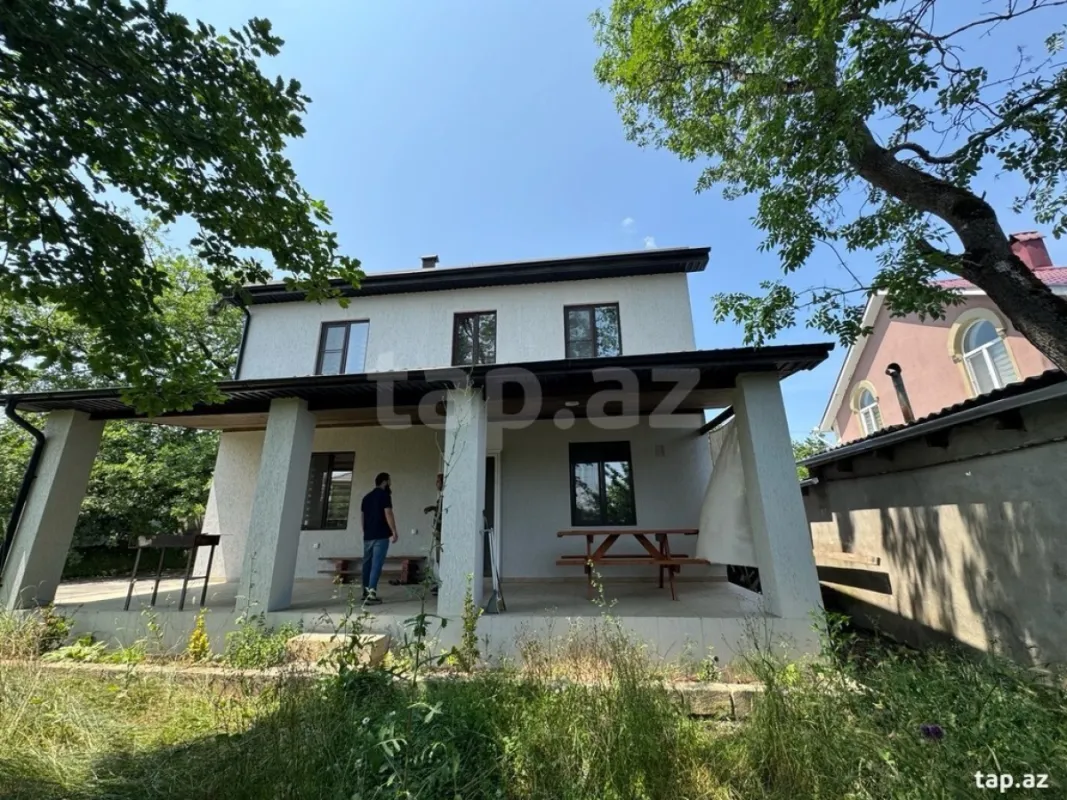 Satılır 4 otaqlı həyət evi