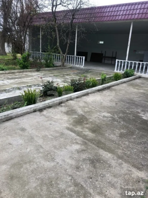 Satılır 7 otaqlı həyət evi