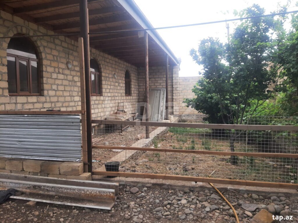 Satılır 4 otaqlı həyət evi 100 m²