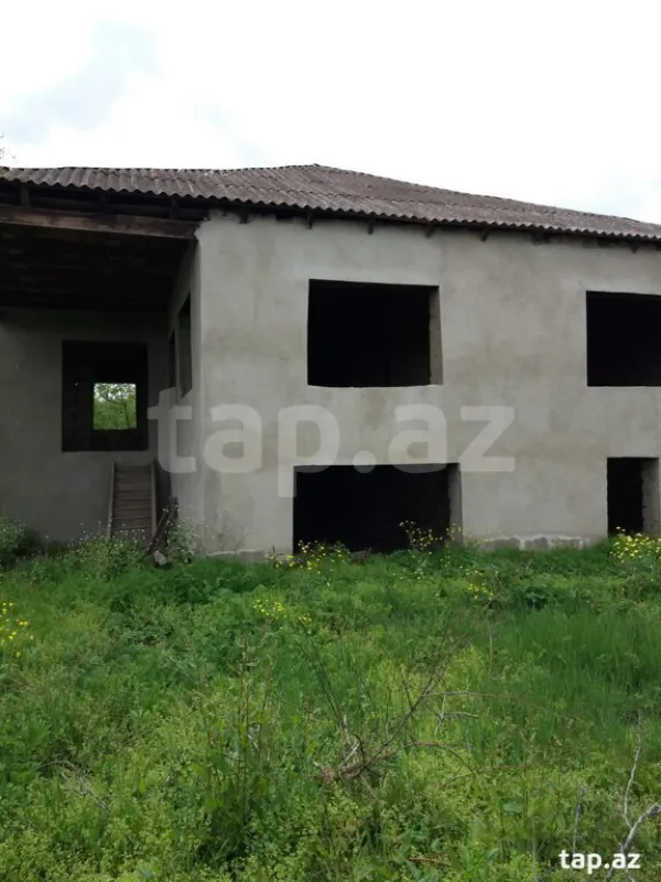 Satılır 5 otaqlı həyət evi