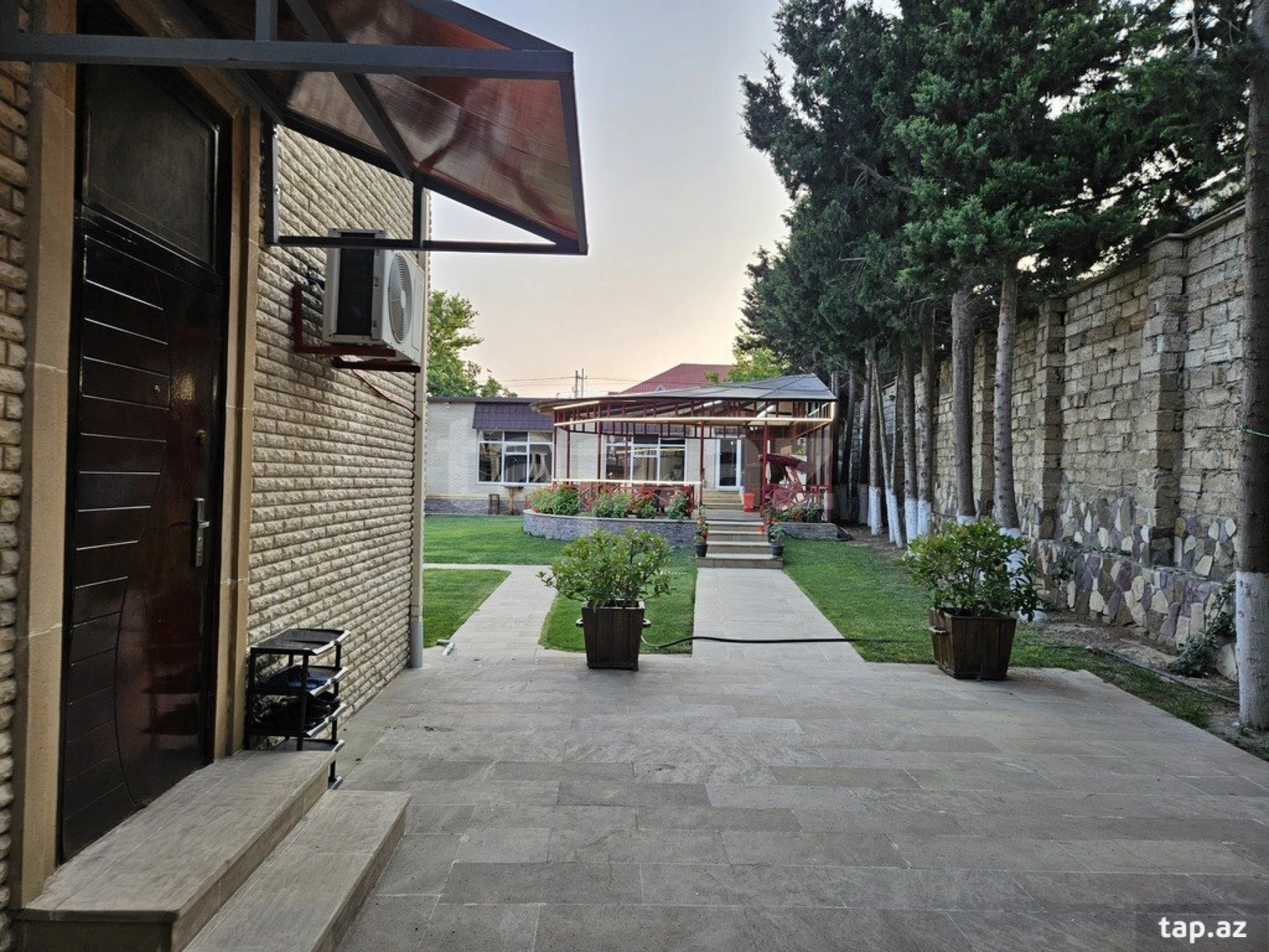 Kirayə verilir 7 otaqlı həyət evi