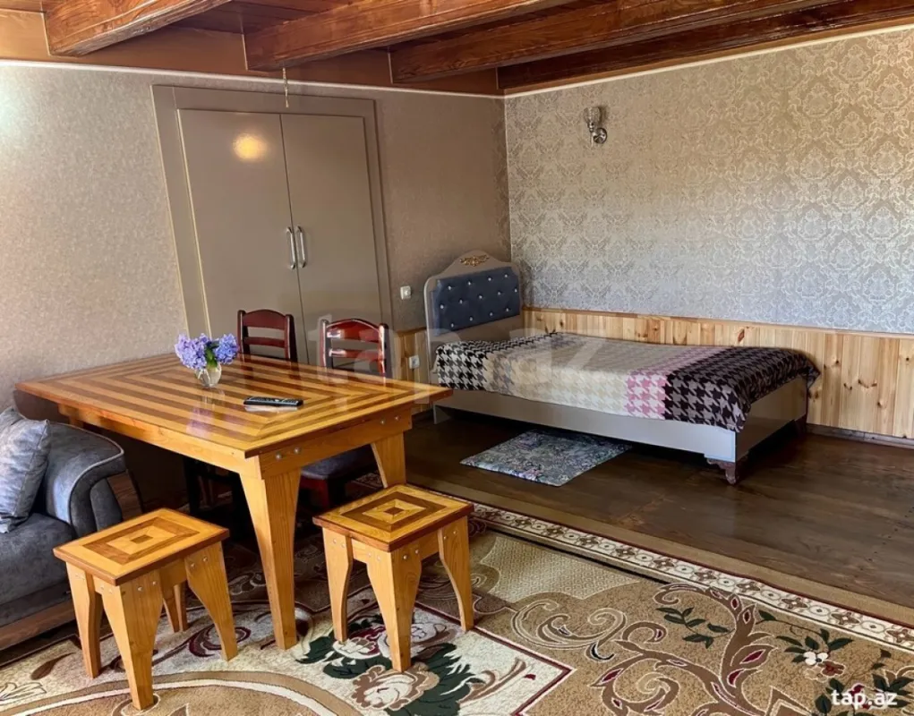 Kirayə verilir 4 otaqlı həyət evi