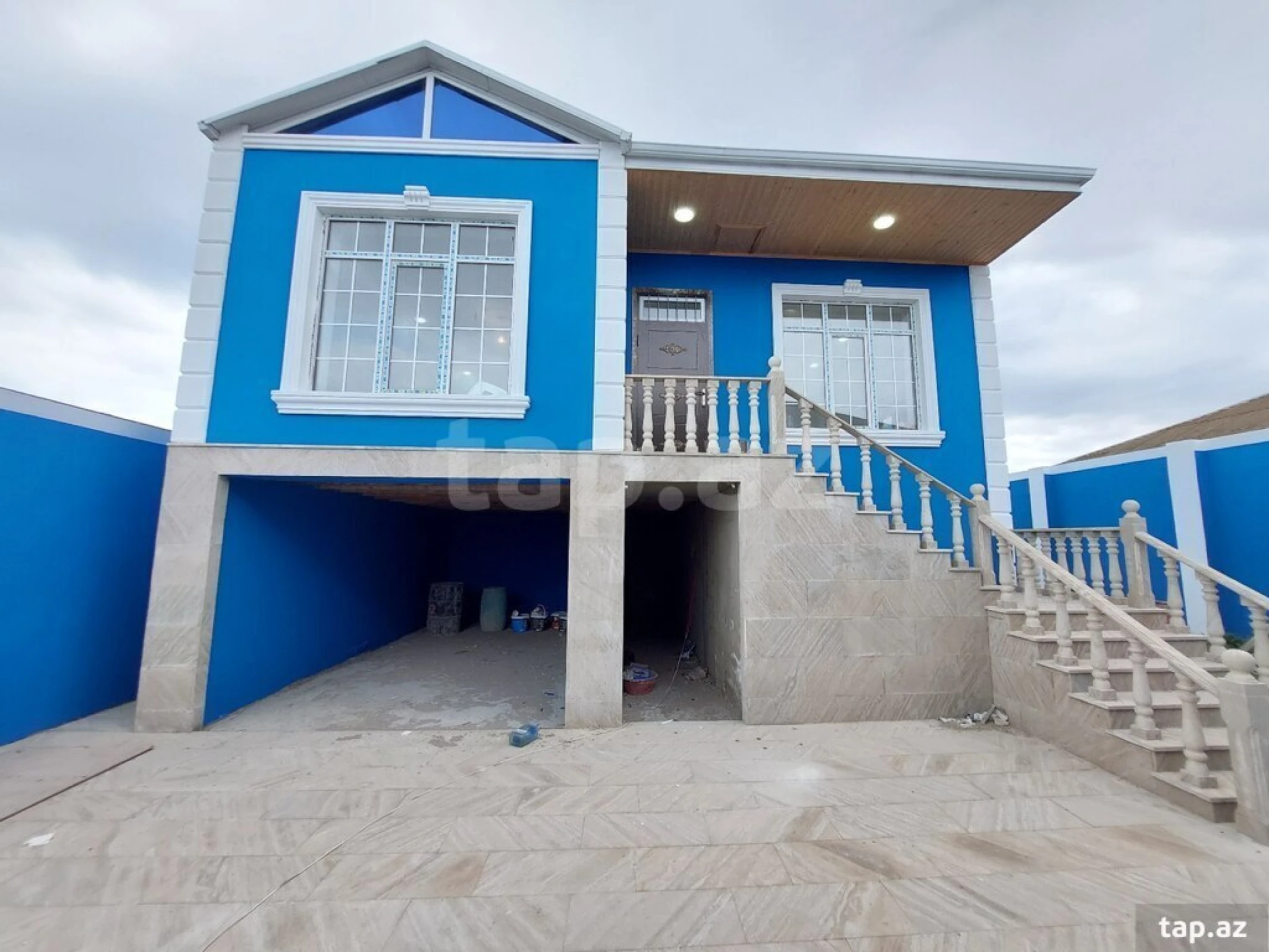 Satılır 4 otaqlı həyət evi 400 m²