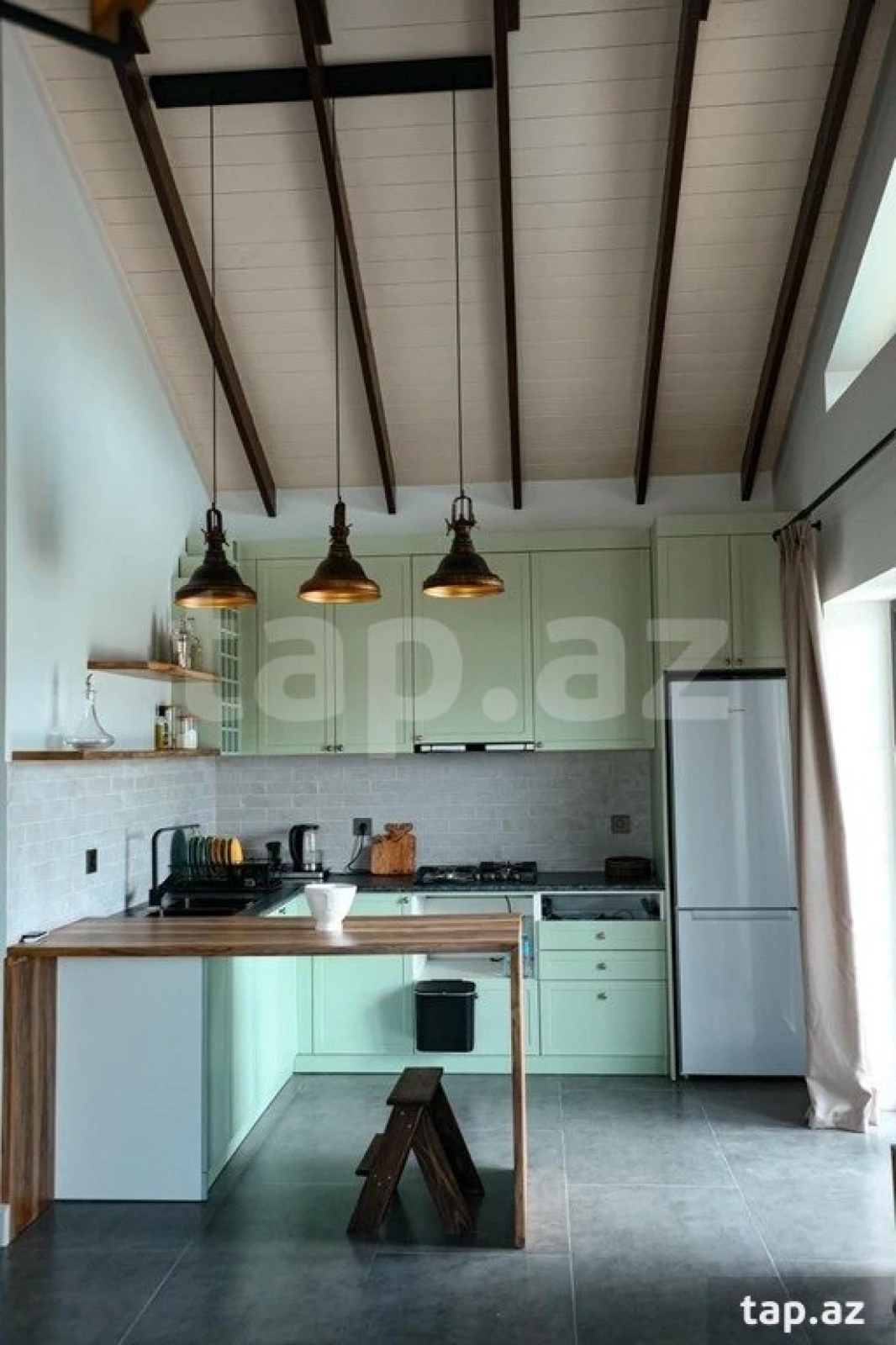 Kirayə verilir 4 otaqlı həyət evi