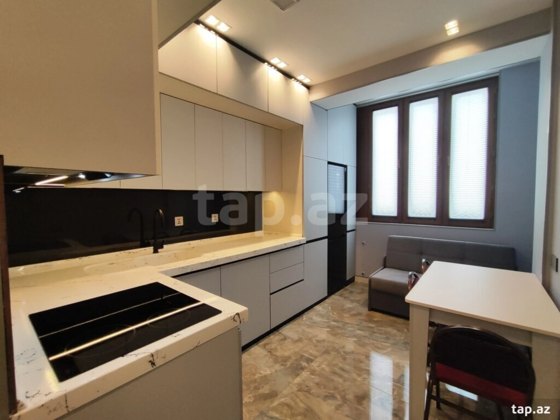 Satılır 3 otaqlı yeni tikili 73 m²