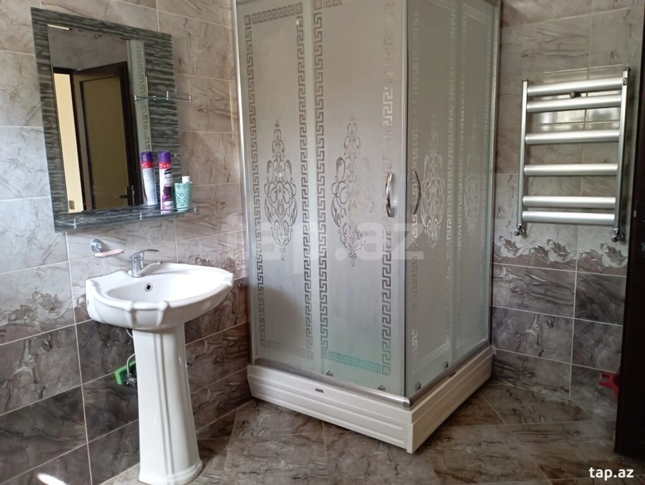 Kirayə verilir 5 otaqlı həyət evi