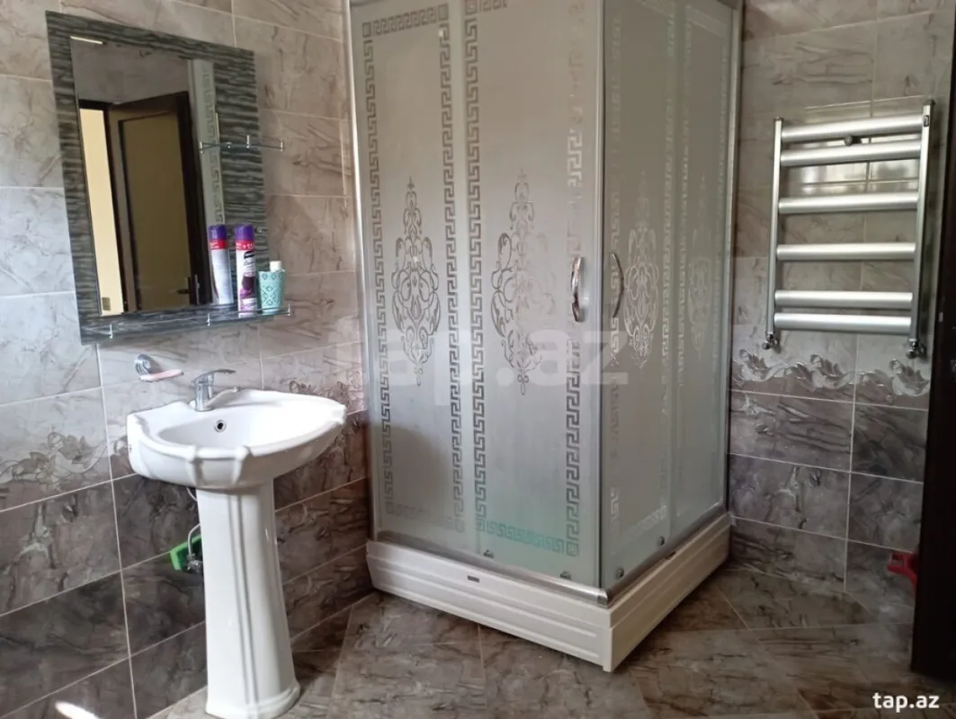 Kirayə verilir 5 otaqlı həyət evi