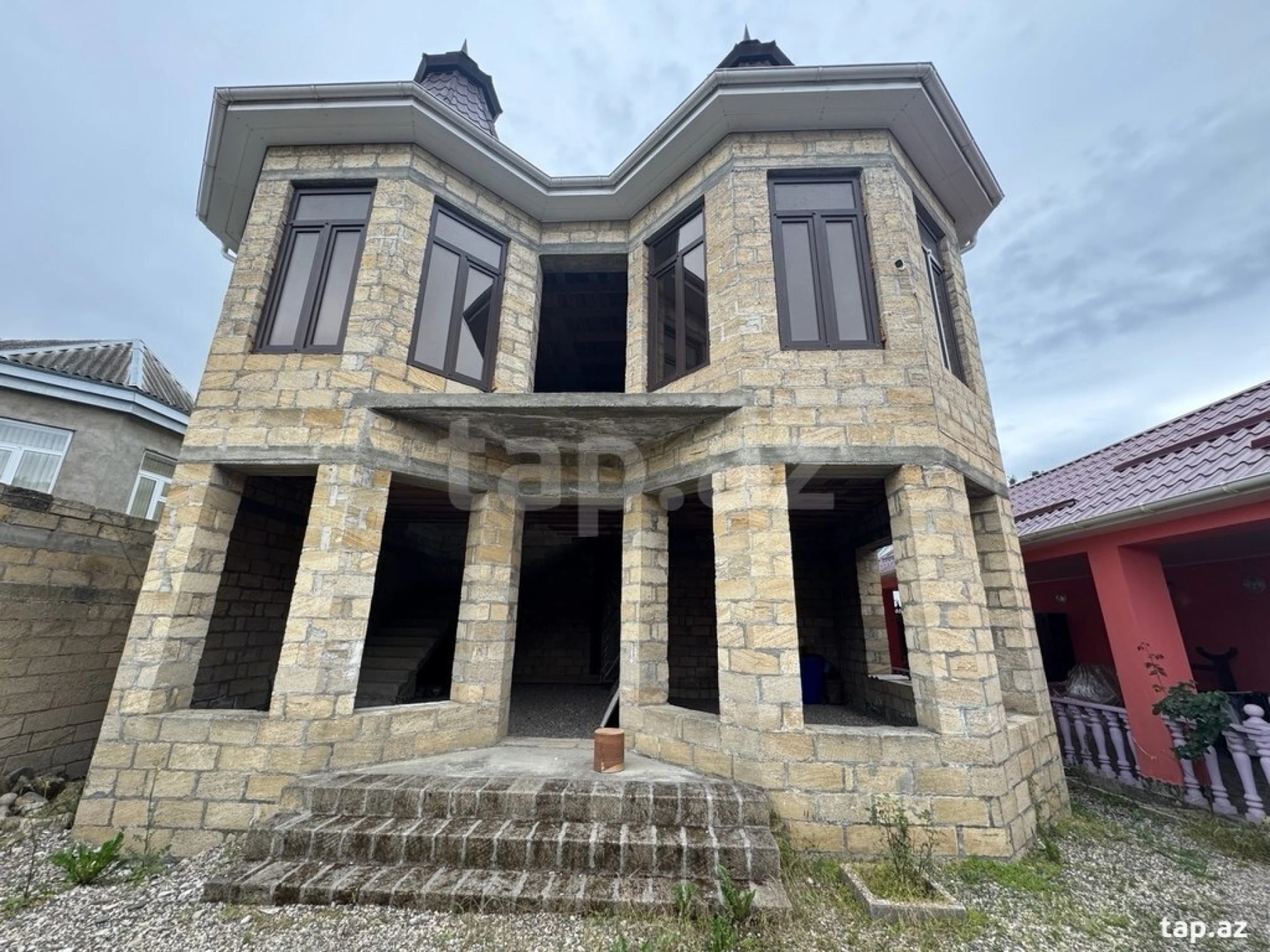 Satılır 4 otaqlı həyət evi