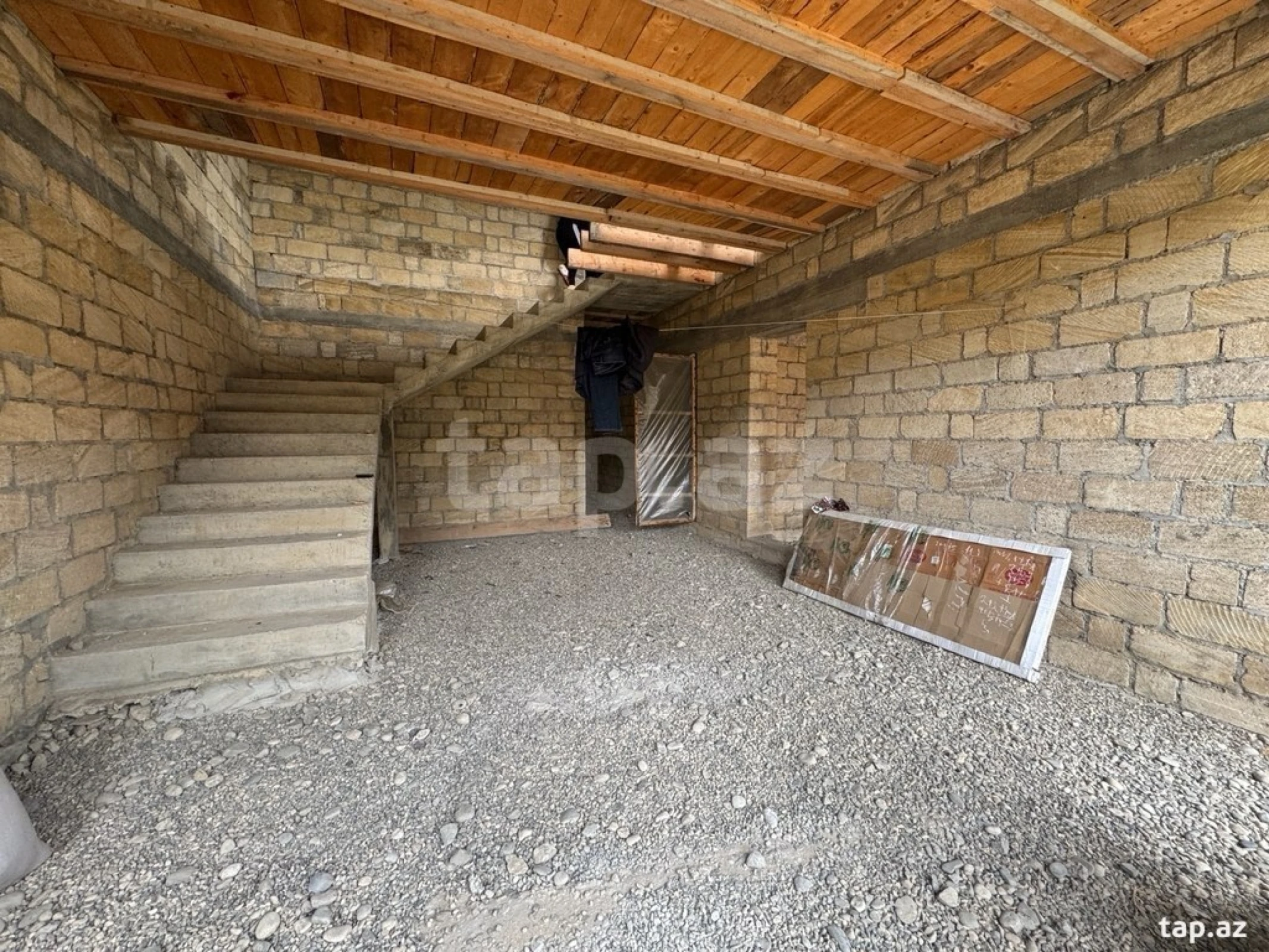 Satılır 4 otaqlı həyət evi