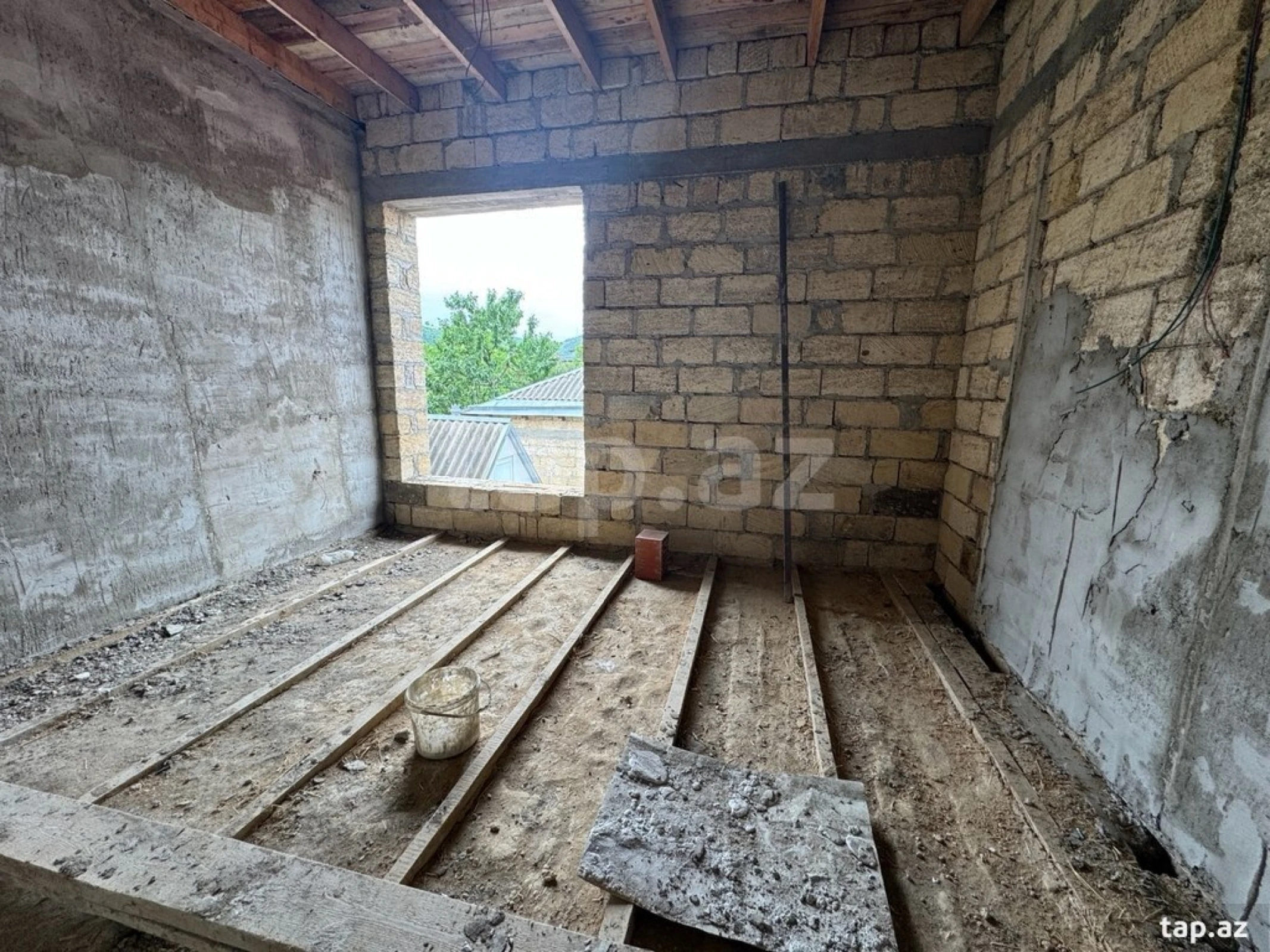 Satılır 4 otaqlı həyət evi