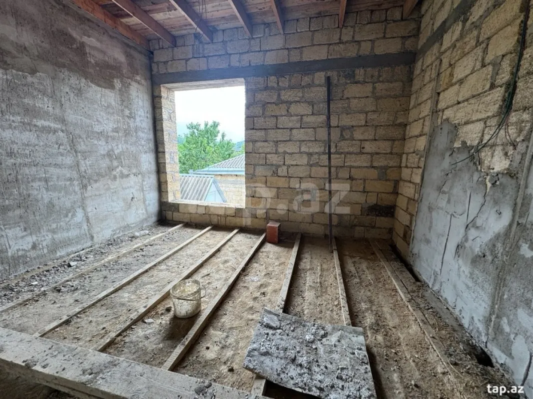 Satılır 4 otaqlı həyət evi