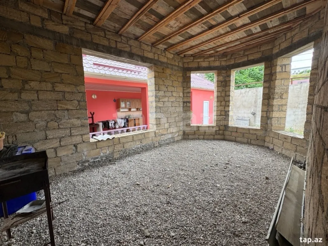 Satılır 4 otaqlı həyət evi