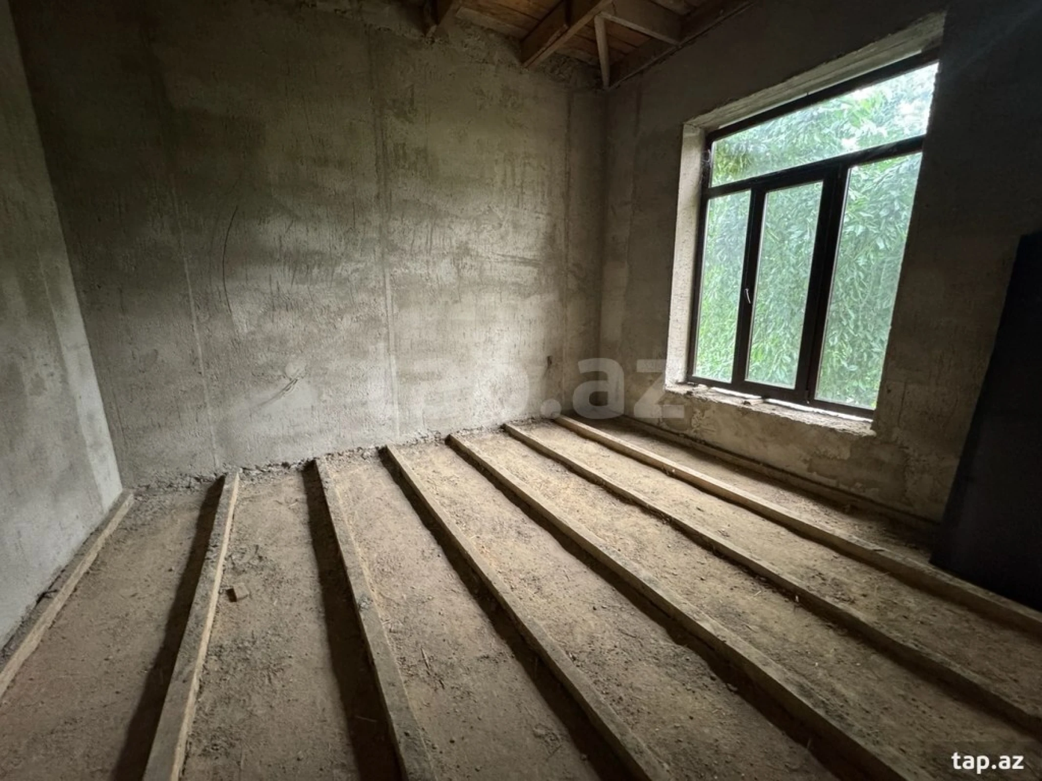 Satılır 4 otaqlı həyət evi