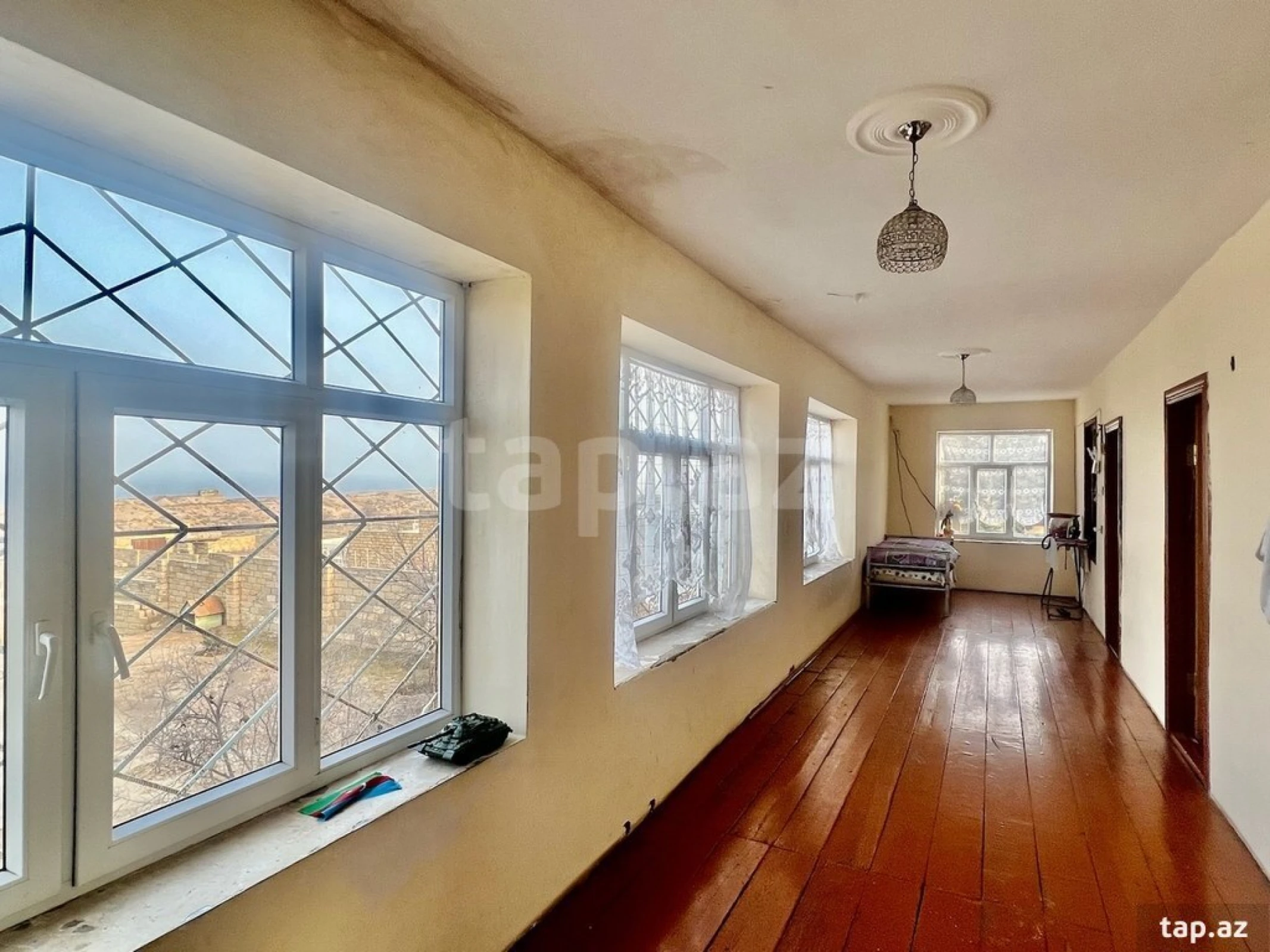 Satılır 6 otaqlı həyət evi 250 m²