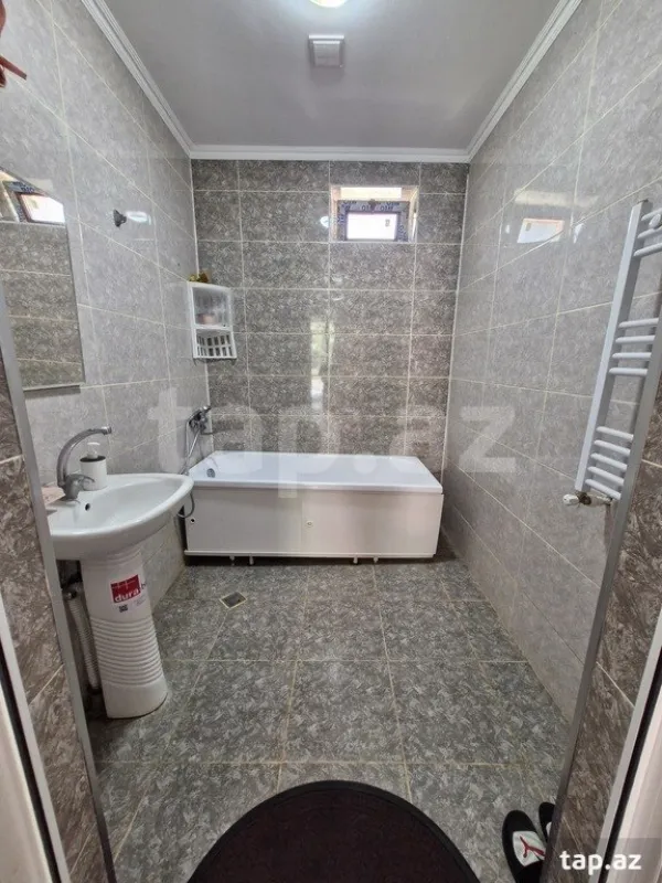 Kirayə verilir 3 otaqlı həyət evi