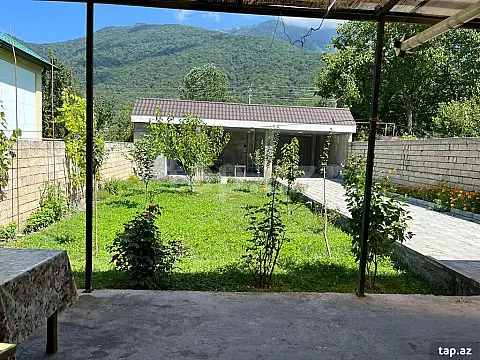 Kirayə verilir 4 otaqlı həyət evi — Qax 4 otaq