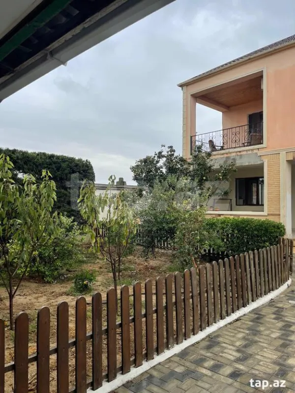 Satılır 4 otaqlı həyət evi