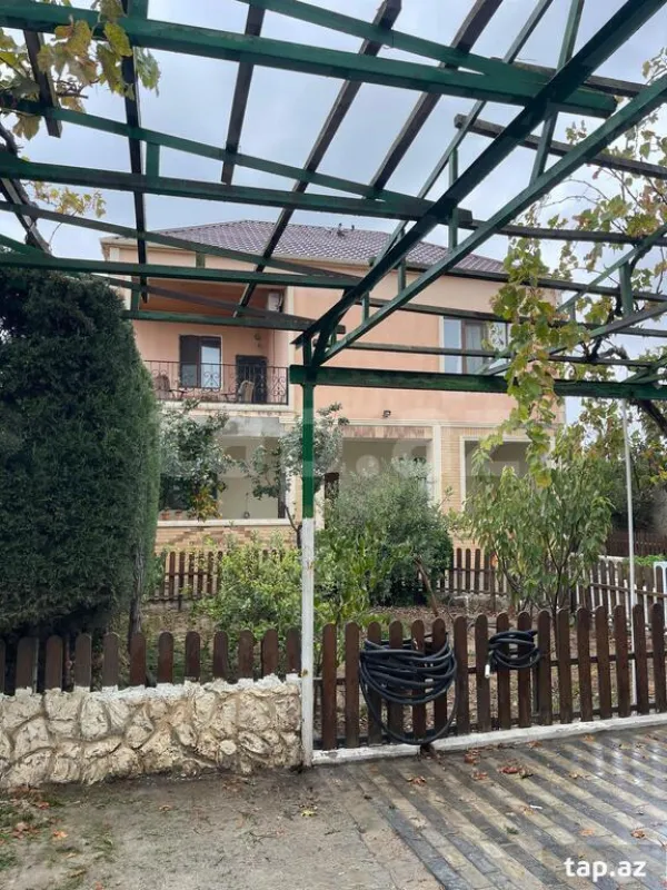 Satılır 4 otaqlı həyət evi