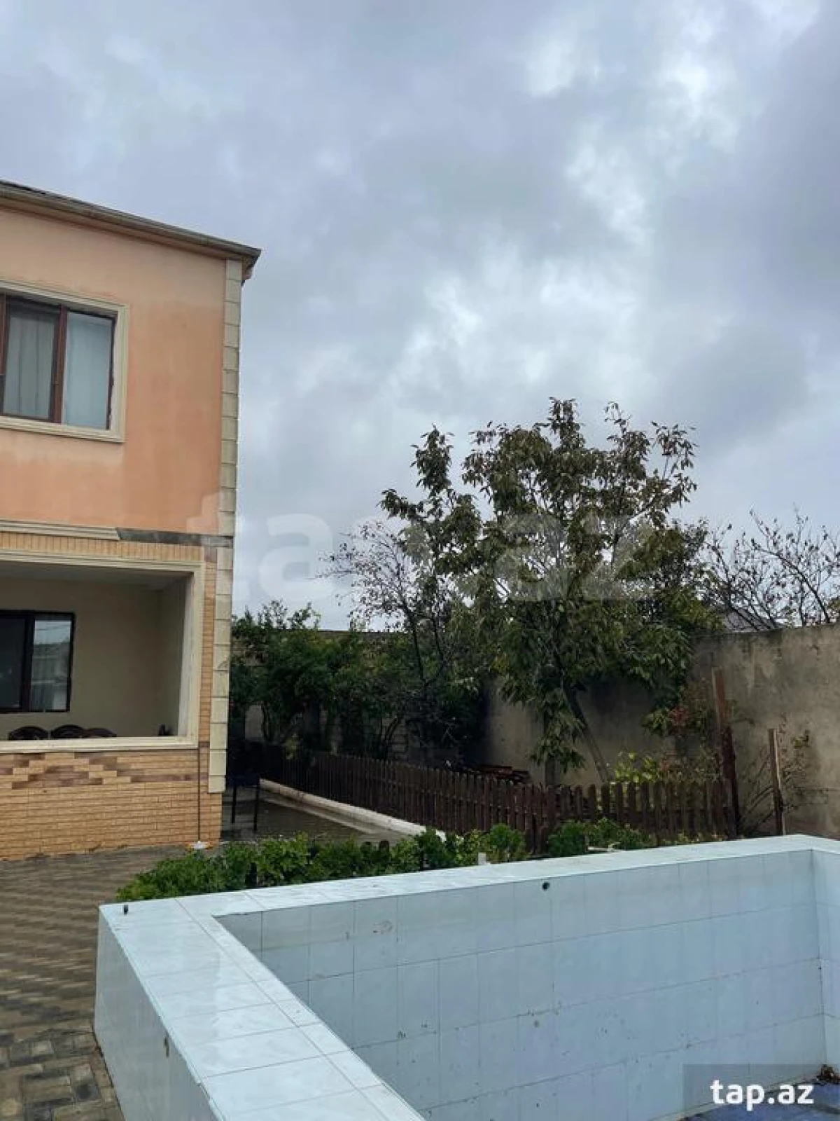 Satılır 4 otaqlı həyət evi