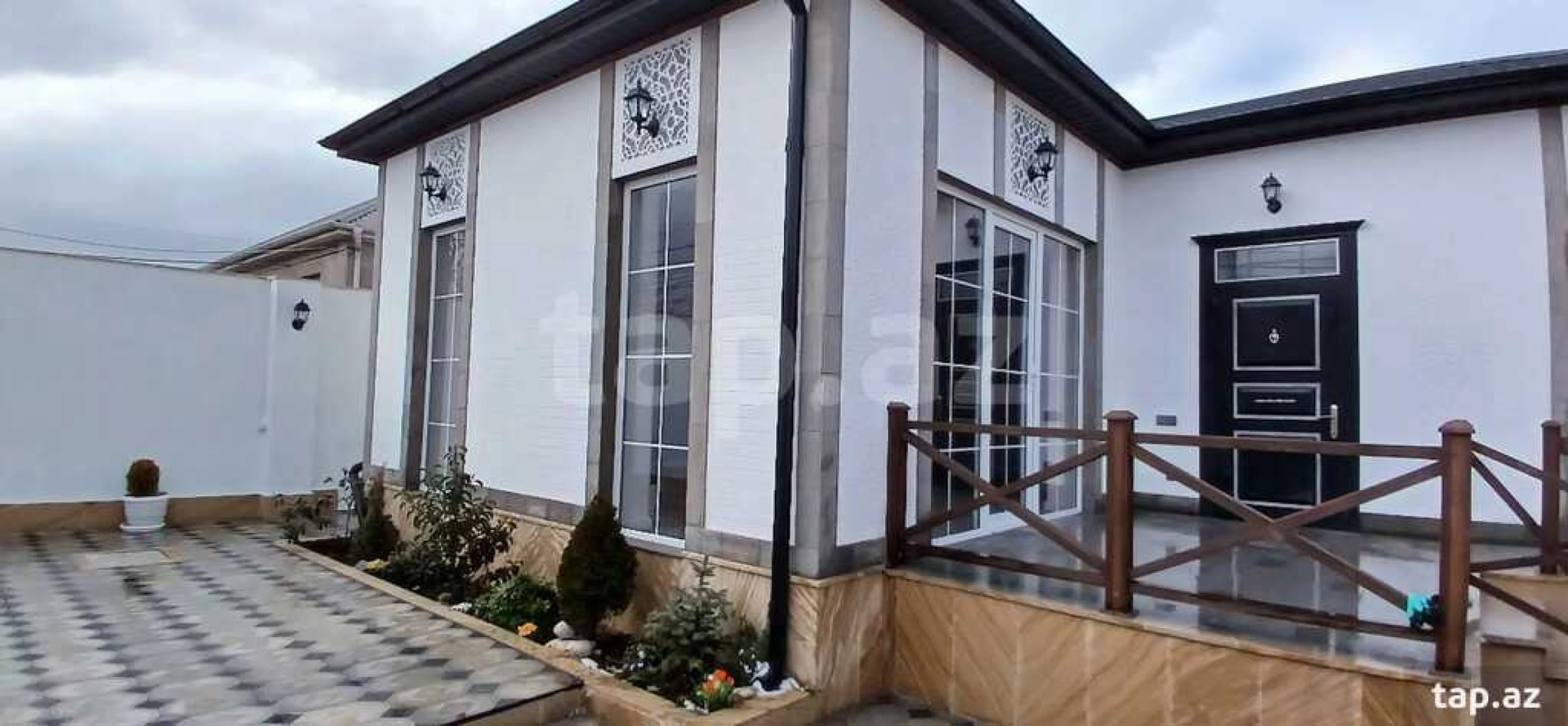 Satılır 4 otaqlı həyət evi