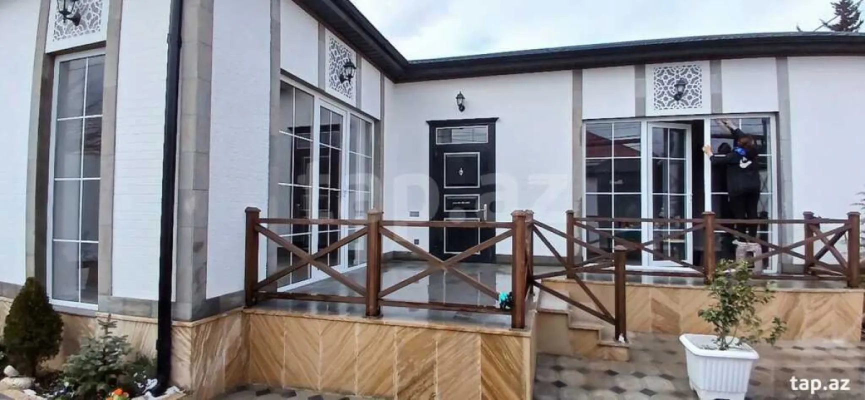 Satılır 4 otaqlı həyət evi