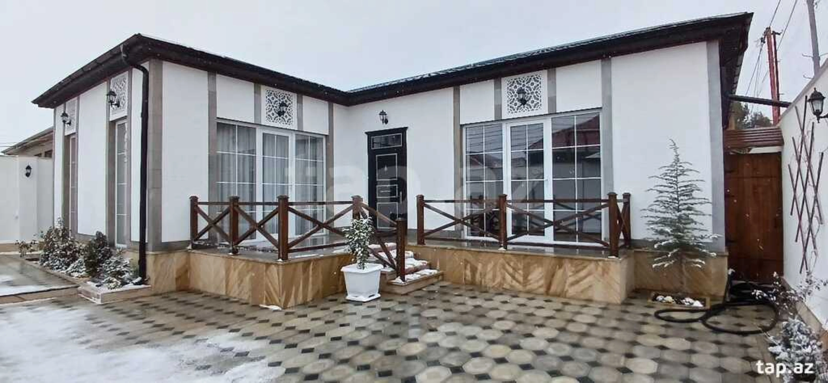 Satılır 4 otaqlı həyət evi