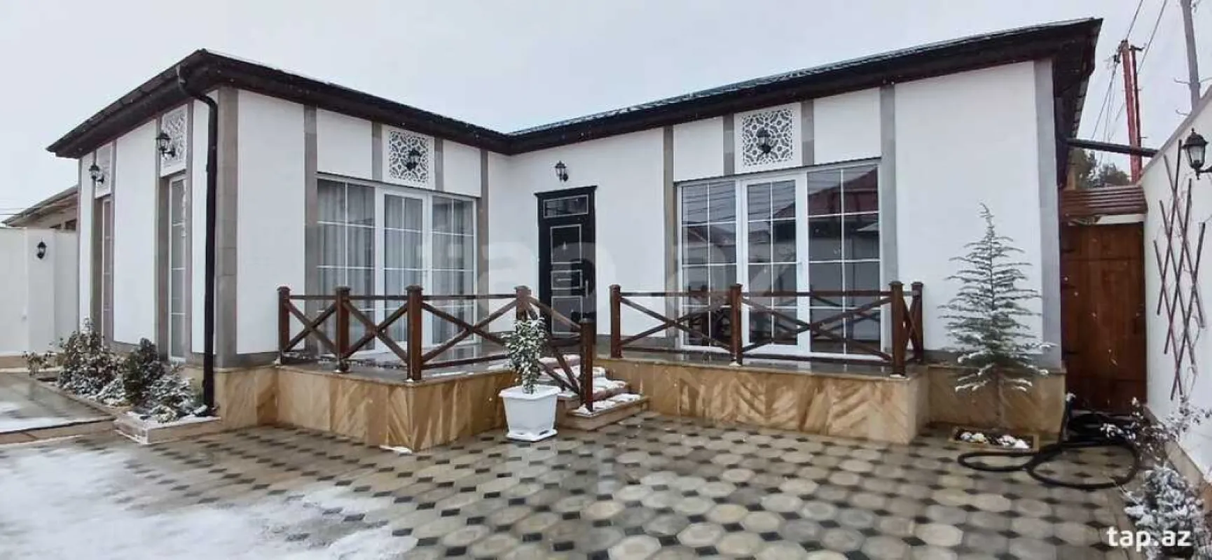 Satılır 4 otaqlı həyət evi