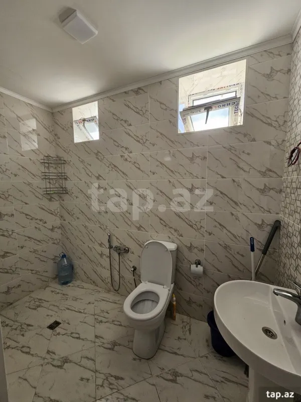 Kirayə verilir 3 otaqlı həyət evi