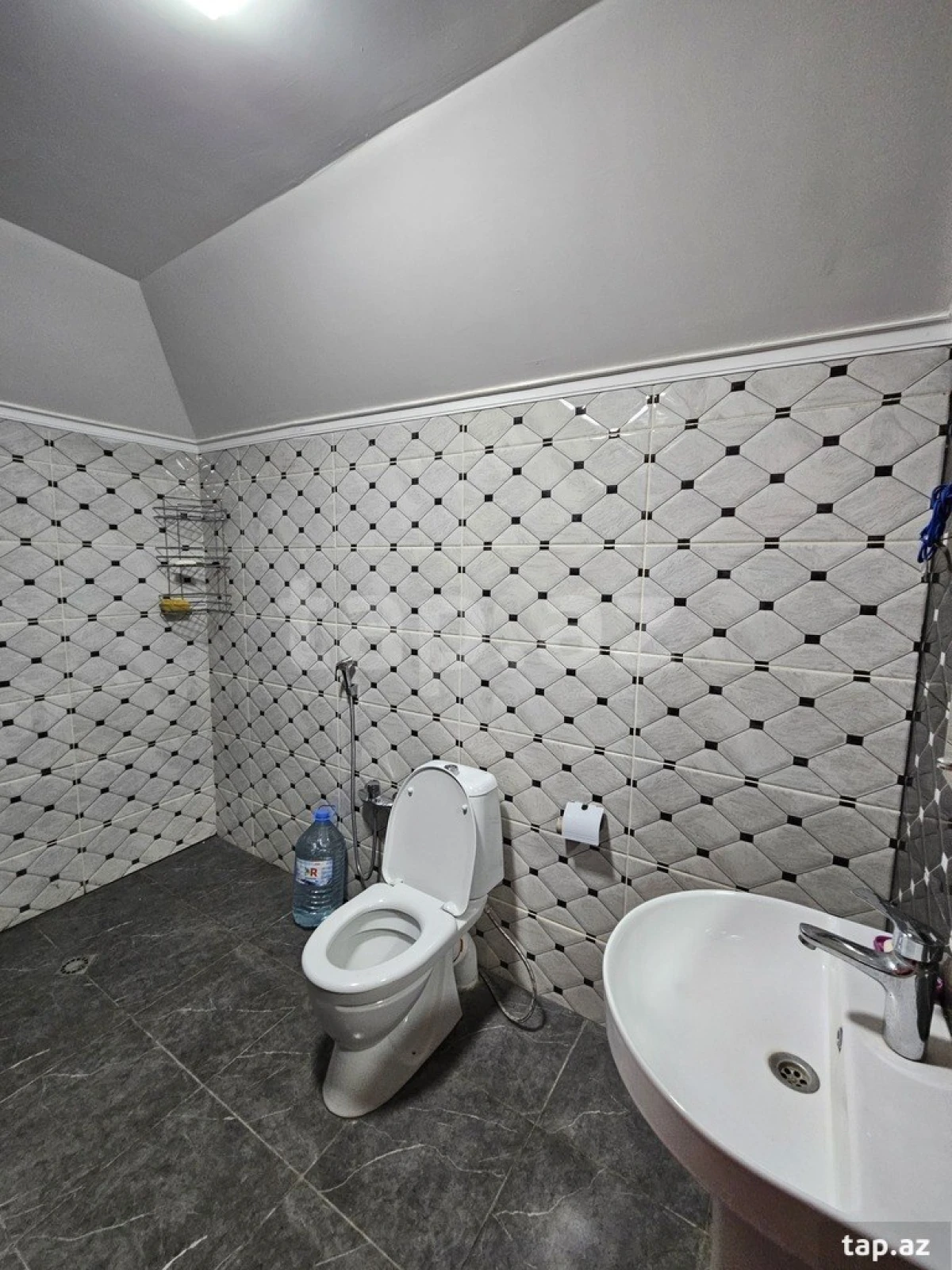 Kirayə verilir 3 otaqlı həyət evi