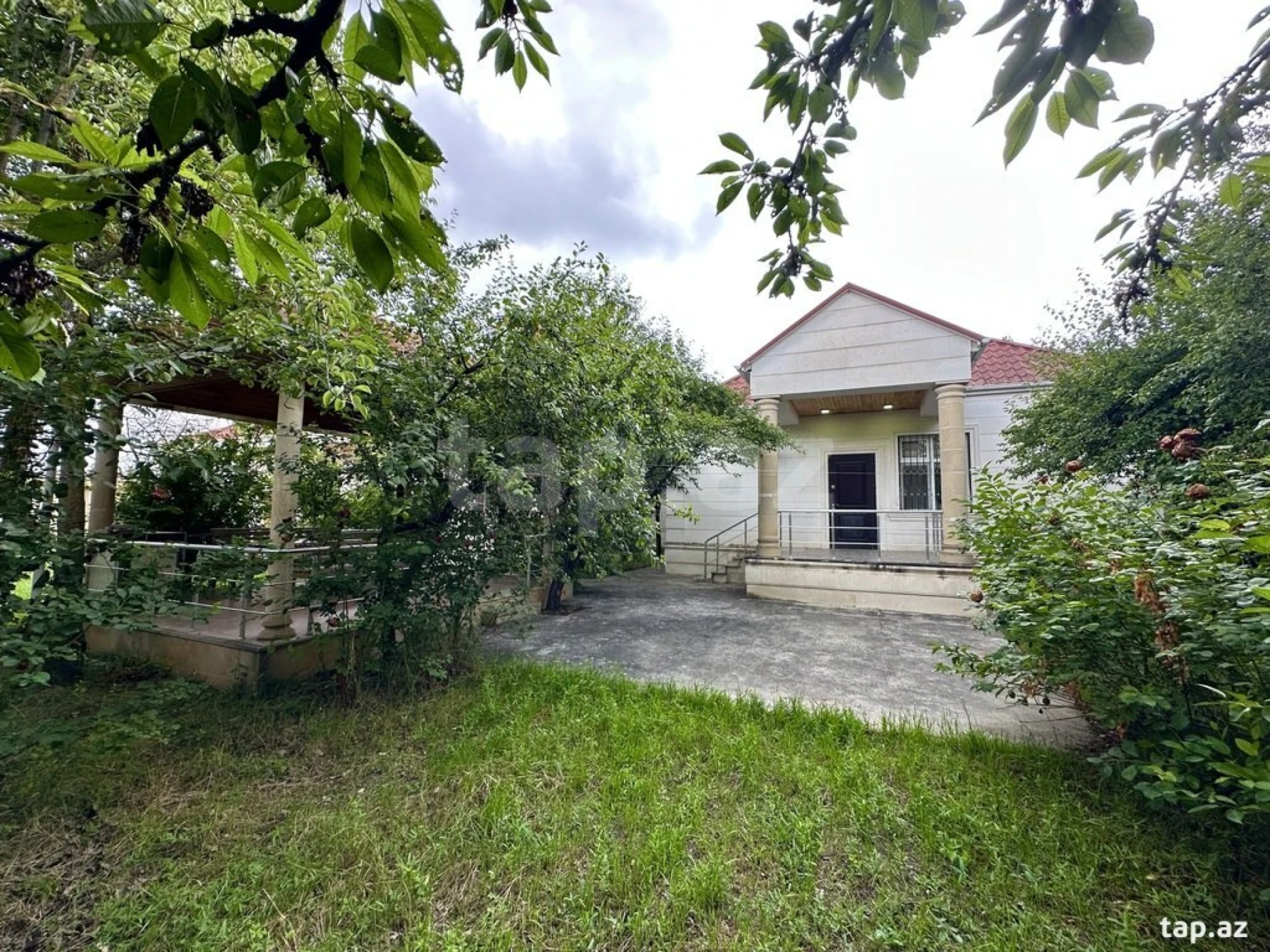 Kirayə verilir 5 otaqlı həyət evi