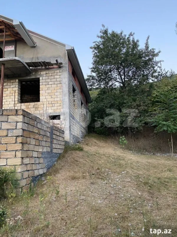 Satılır 6 otaqlı həyət evi 300 m²