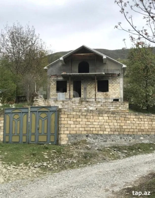 Satılır 6 otaqlı həyət evi 300 m²