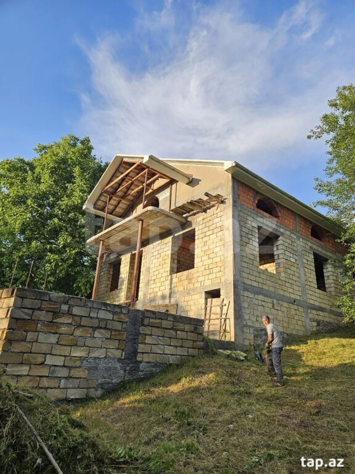 Satılır 6 otaqlı həyət evi 300 m²