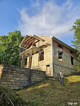 Satılır 6 otaqlı həyət evi 300 m²