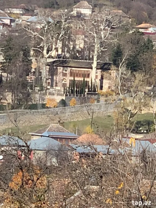 Satılır 6 otaqlı həyət evi 300 m²